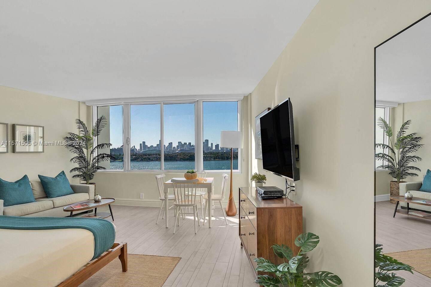 1100 West AveMiami Beach - Condo-Hotel,Condo condo unit 906 - picture