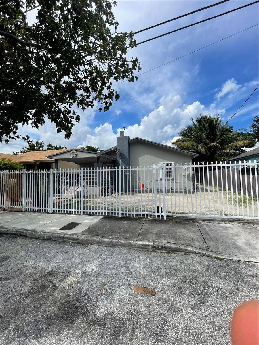 1143 NW 27th StMiami - picture