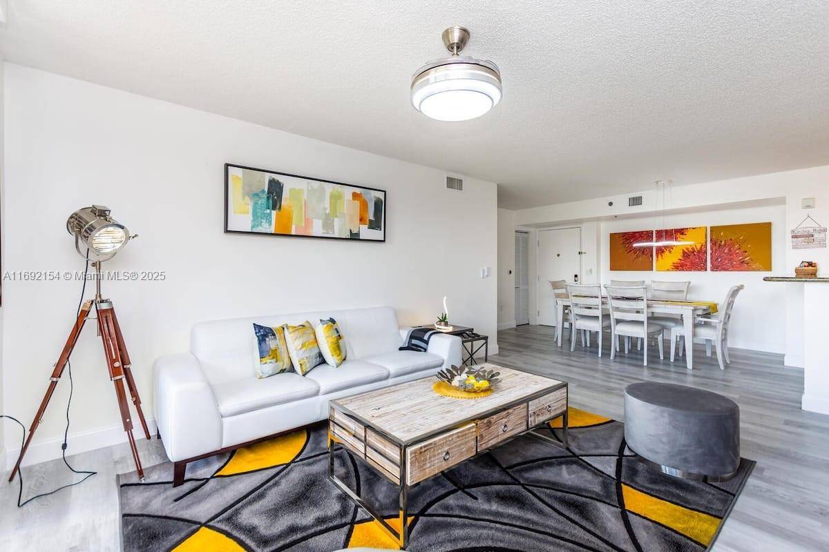 19999 E Country Club DrAventura - Condo/Co-Op/Seasonal,Condo condo unit 1403 - picture