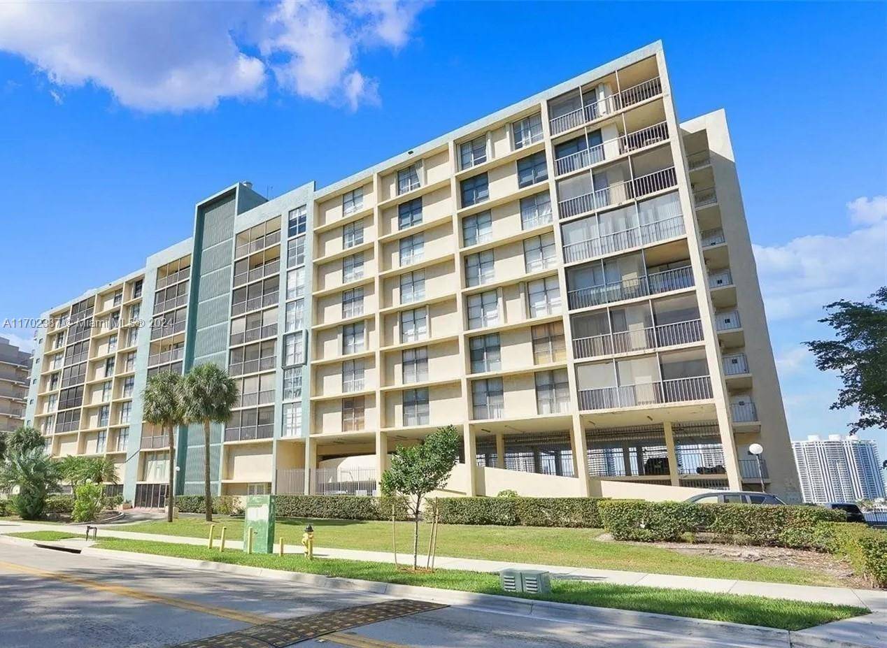 17600 N Bay RdSunny Isles Beach - Condo/Co-Op/Annual,Condo condo unit N905 - picture