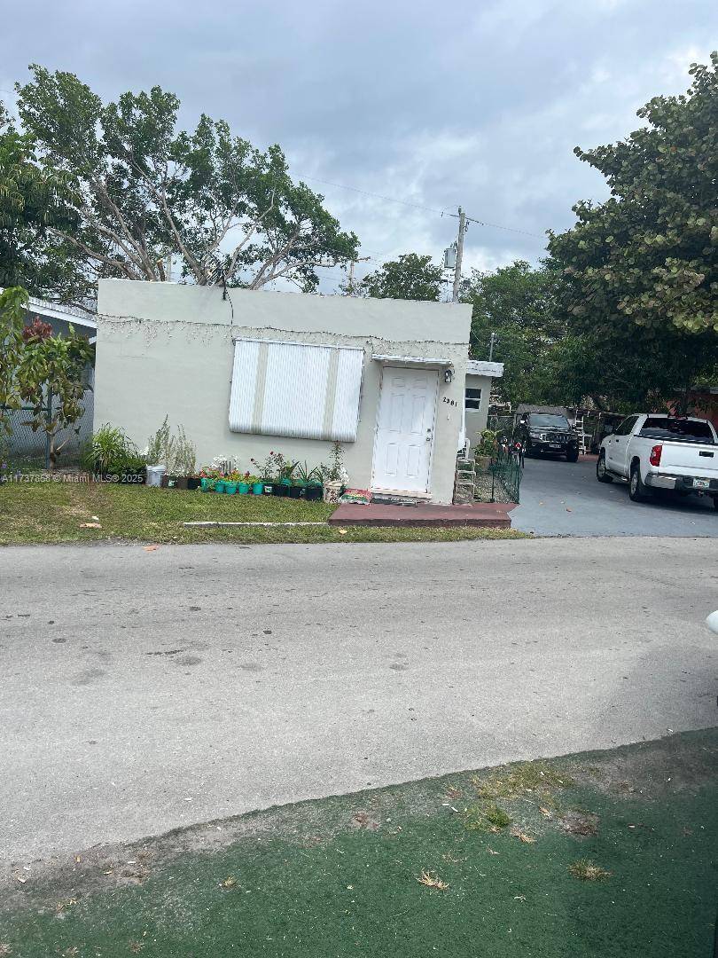 2381 NE 137 STNorth Miami Beach - picture