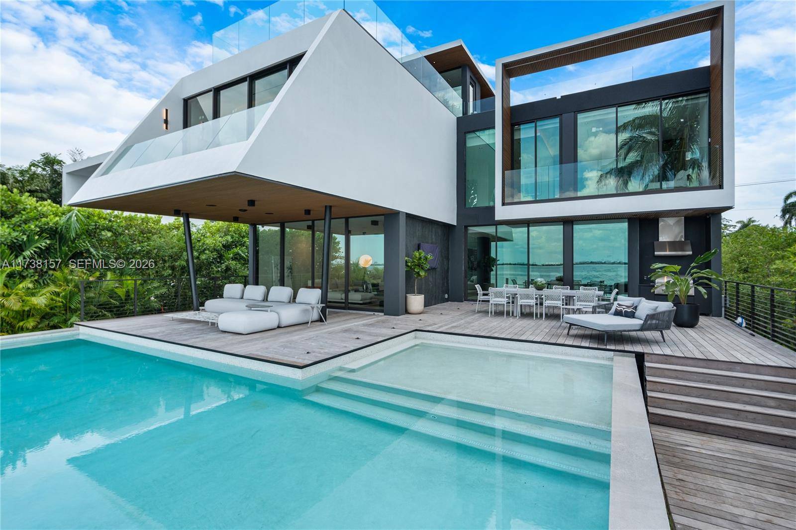 1369 N Venetian WayMiami - picture