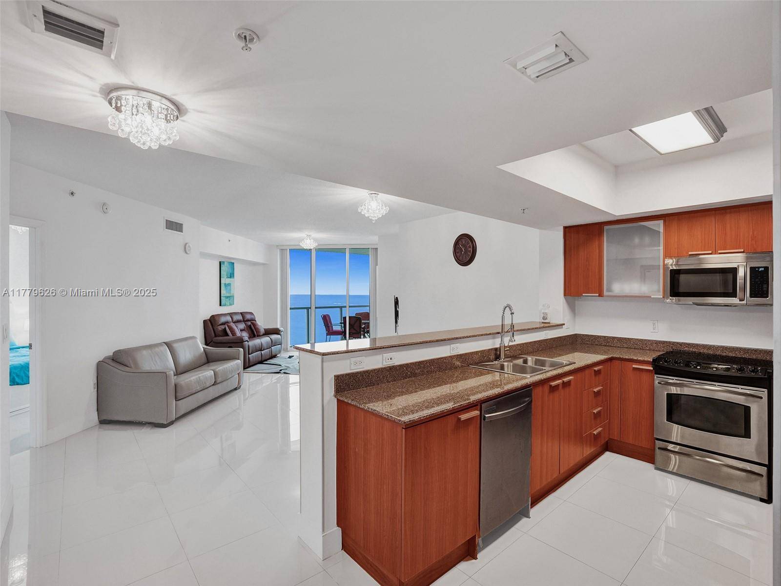 16699 Collins AveSunny Isles Beach - Condo/Co-Op/Seasonal,Condo condo unit 2305 - picture