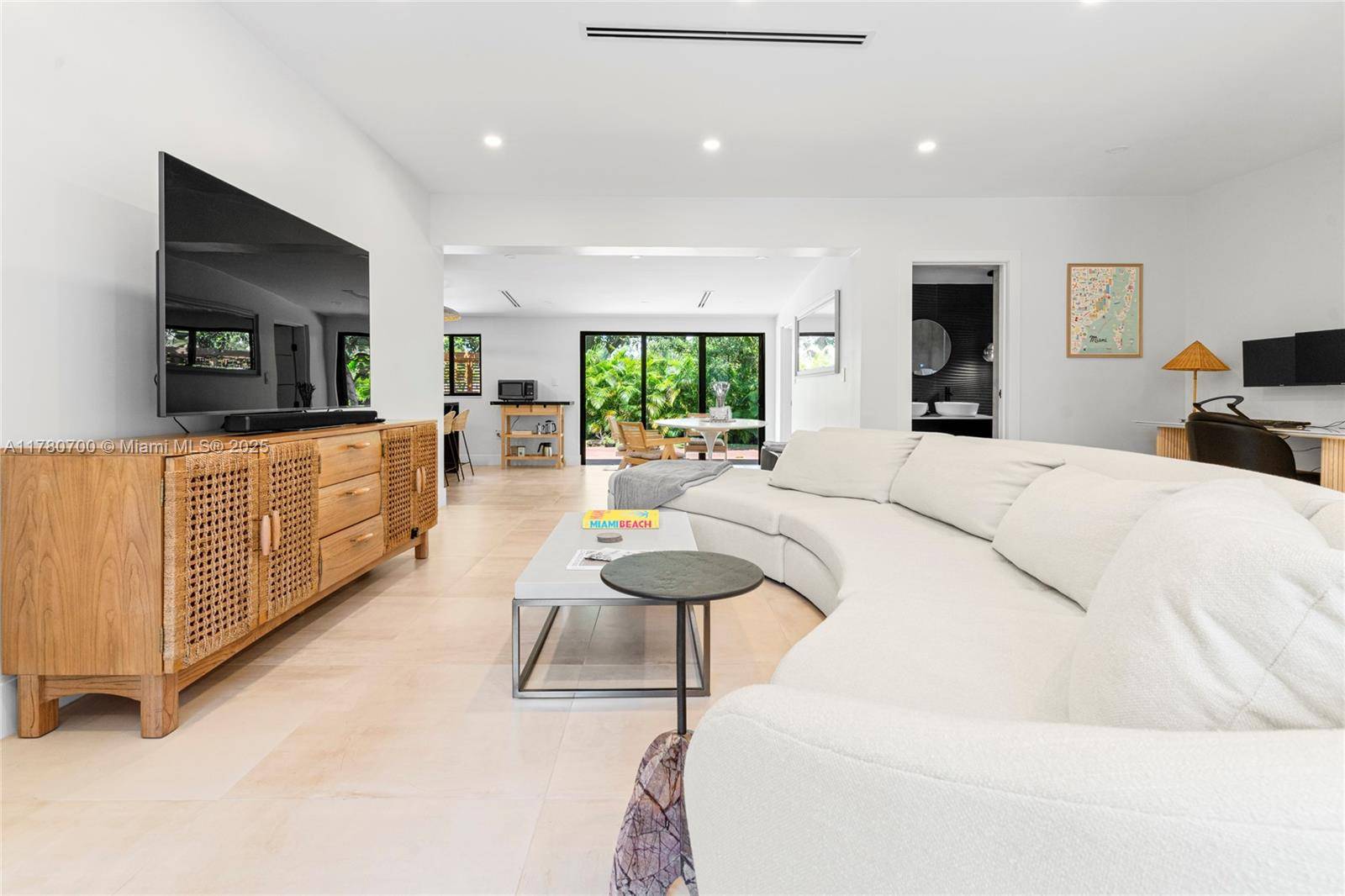 281 NE 48th TerMiami - picture