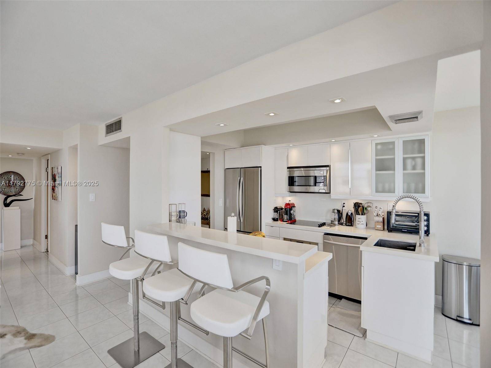 18011 Biscayne BlvdAventura - Condo 5+ Stories,Condo condo unit 1904 - picture