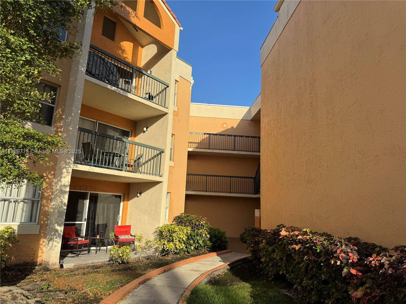 6276 NW 186th StHialeah - Condo 1-4 Stories,Condo condo unit 305 - picture