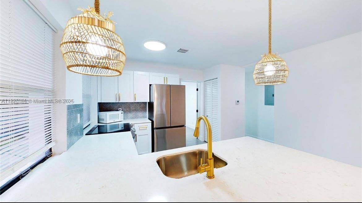 2529 NE 181st StNorth Miami Beach - Single Family-Annual,House condo unit 1 - picture