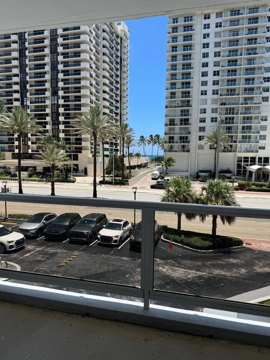 5700 Collins AveMiami Beach - Condo/Co-Op/Annual,Condo condo unit 3C - picture