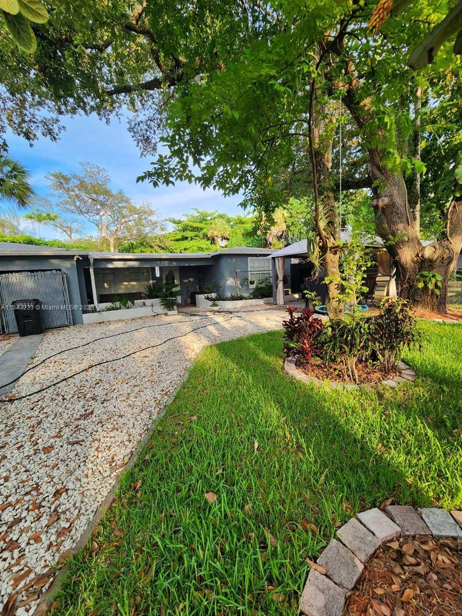 1872 SW 29th AveFort Lauderdale - Single Family-Seasonal,House condo unit A - picture