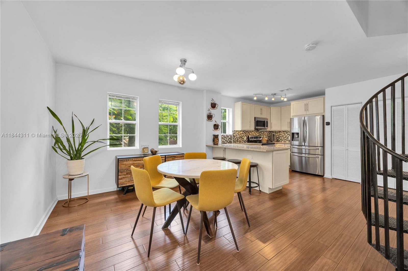 2850 Coconut AveMiami - Condo 1-4 Stories,Condo condo unit 15 - picture