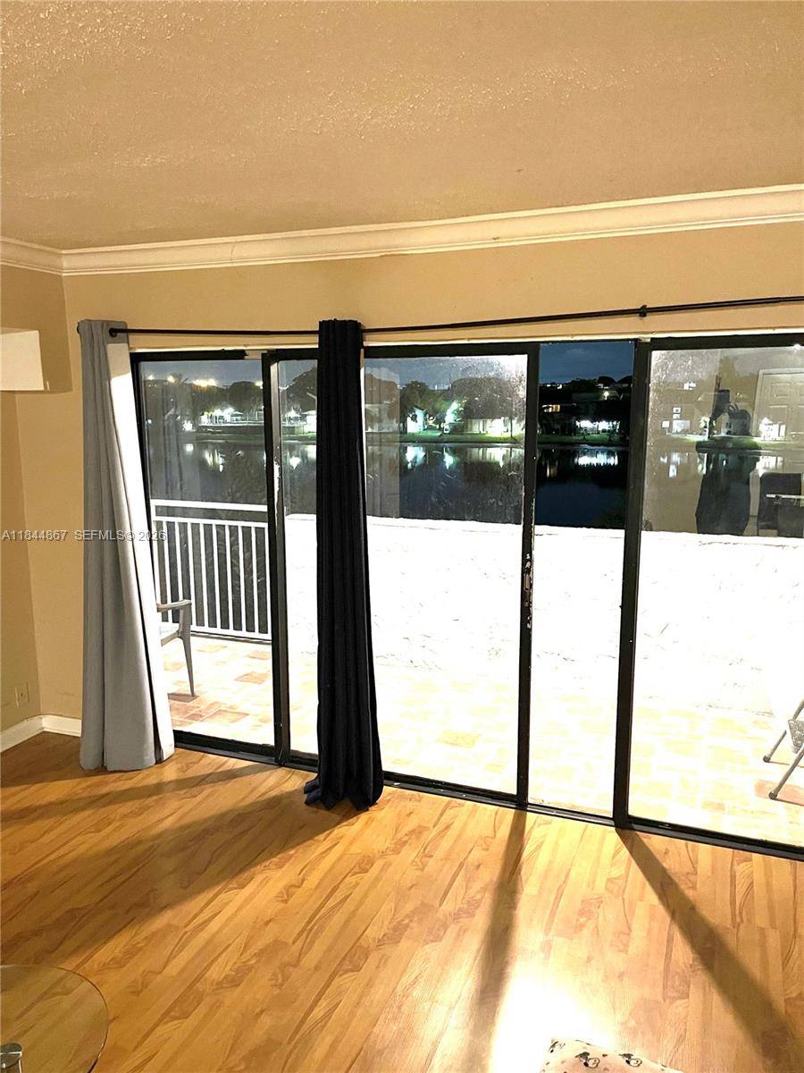 9359 Fontainebleau BlvdMiami - Condo 1-4 Stories,Condo condo unit F301 - picture