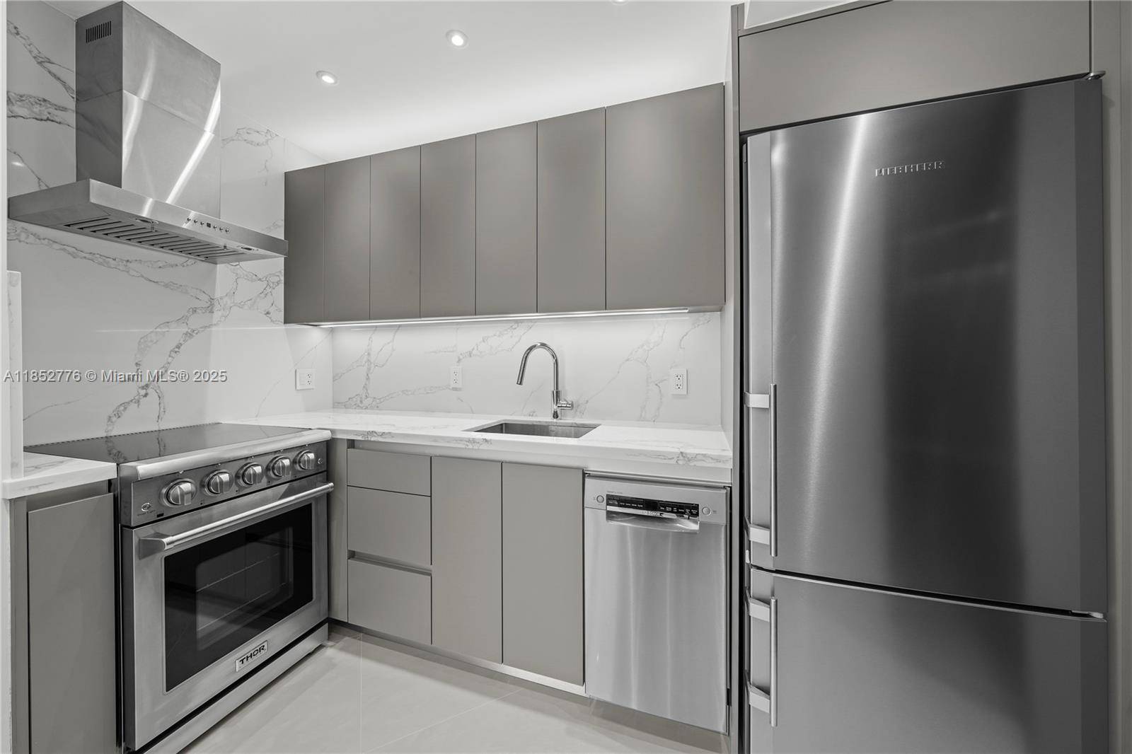 999 Brickell Bay DrMiami - Single Family-Annual,Condo condo unit 904 - picture