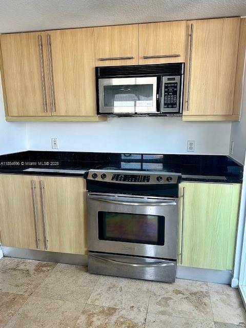 7600 Collins AveMiami Beach - Condo/Co-Op/Annual,Condo condo unit 608 - picture