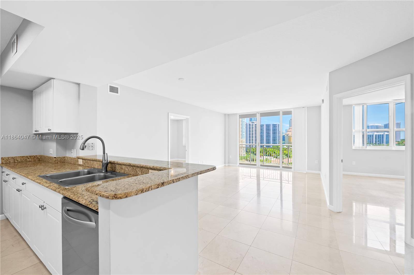 19501 W Country Club DrAventura - Condo/Co-Op/Annual,Condo condo unit 907 - picture
