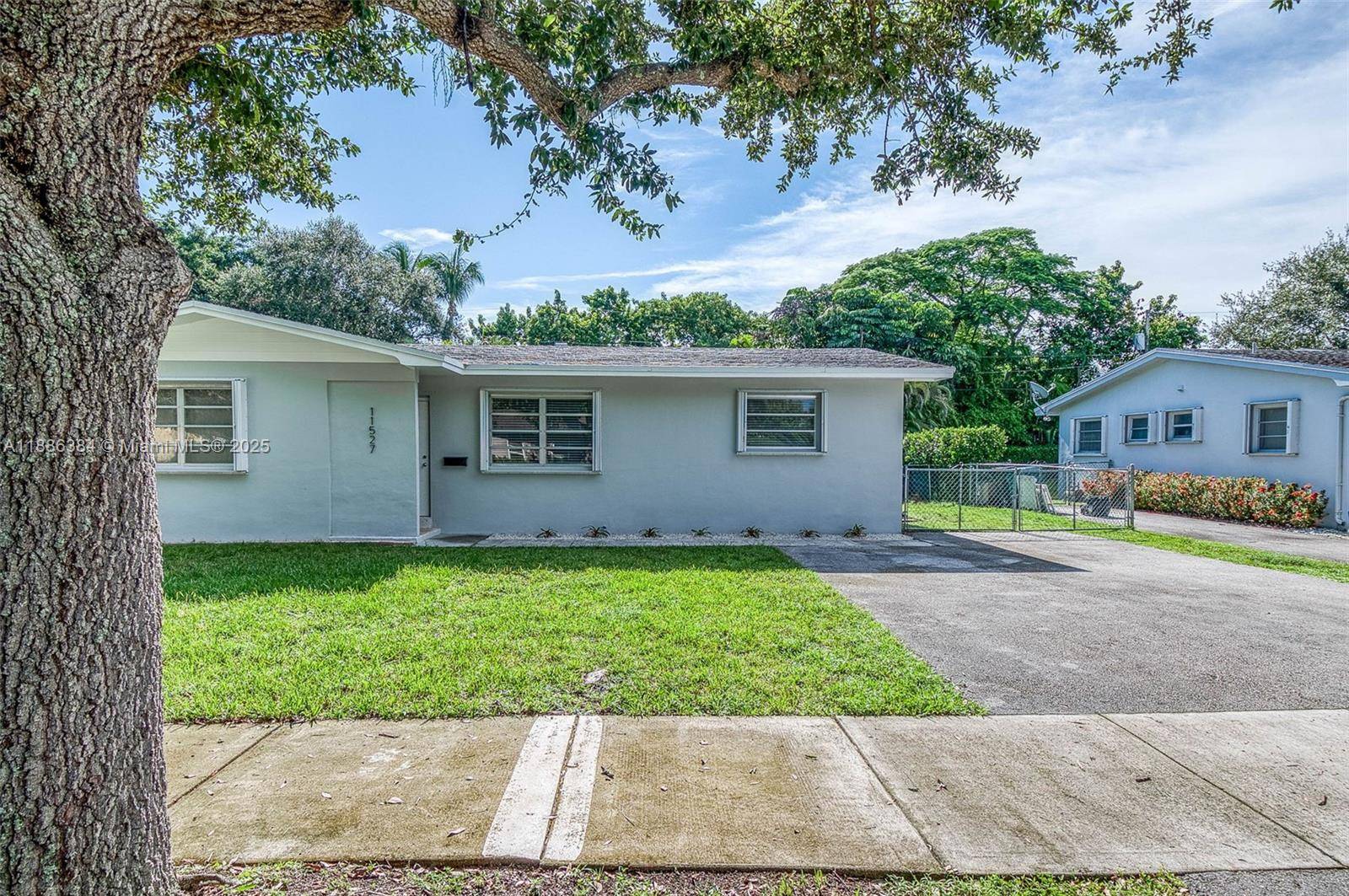 11527 SW 81st RdPinecrest - Duplex/Tri/Quad-Annual,Multi Family condo unit 11527 - picture