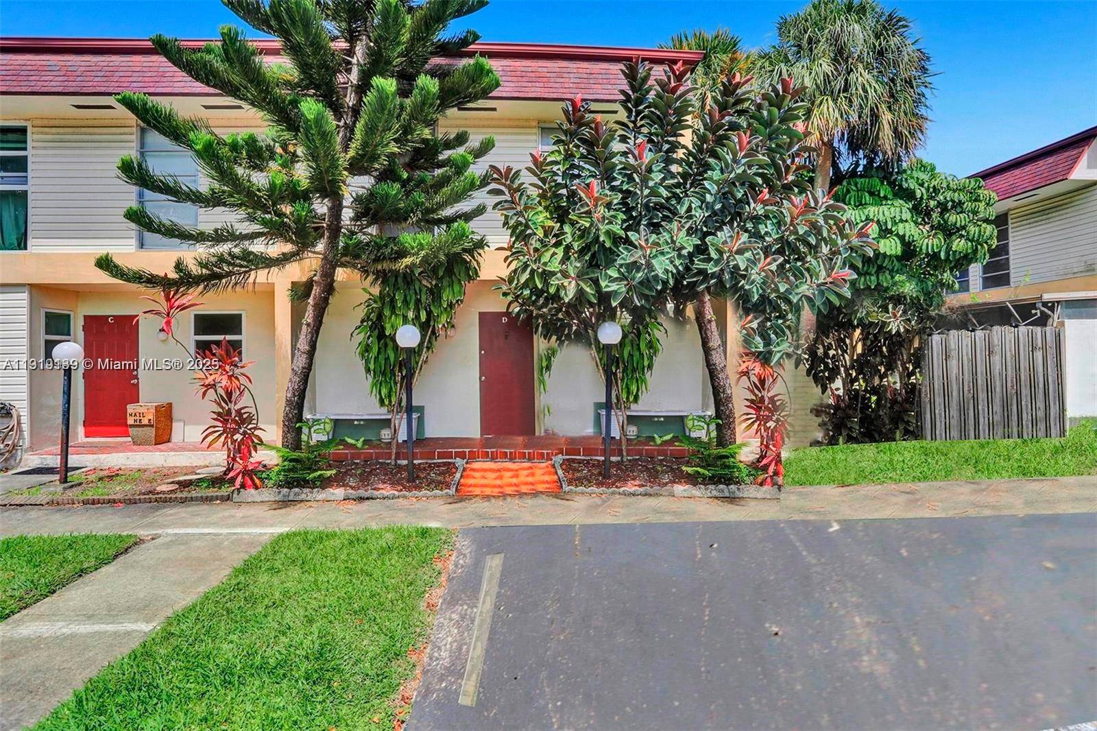 2701 N 34th AveHollywood - Townhouse/Villa-Annual,Townhouse condo unit 1D - picture