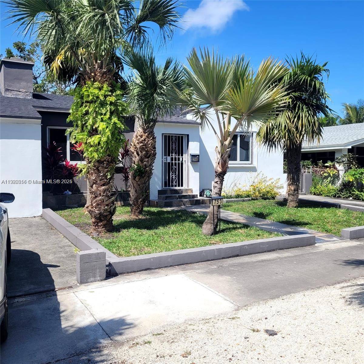 753 NE 81st StMiami - picture