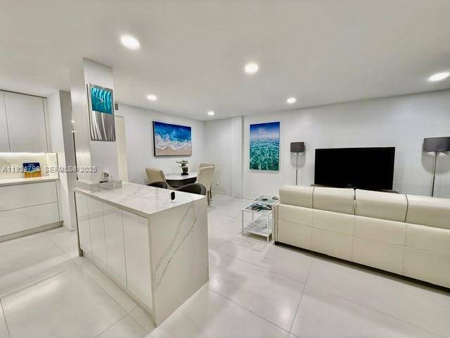 1100 Alton RdMiami Beach - Single Family-Annual,Condo condo unit 4D - picture