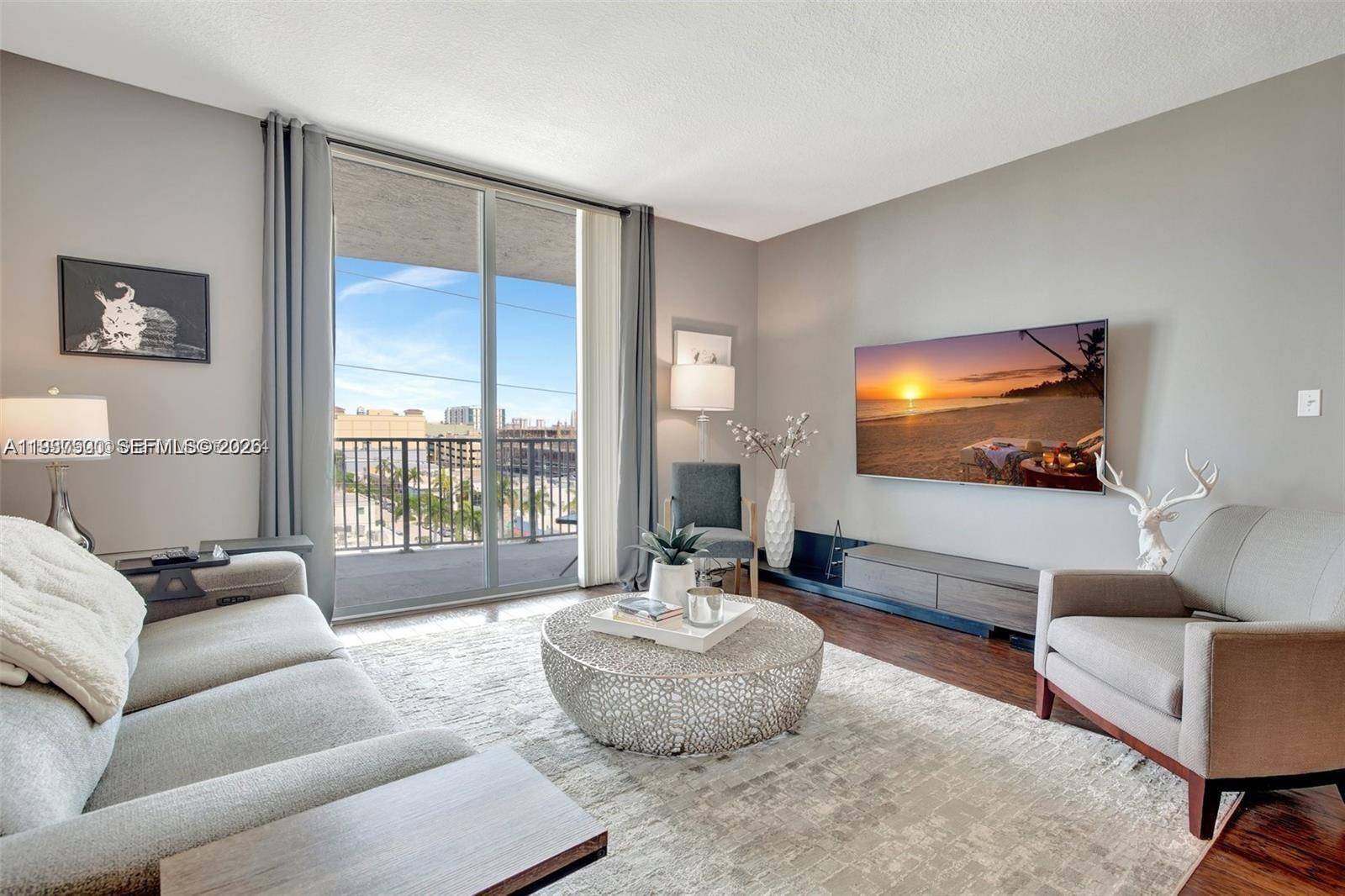 140 S Dixie HwyHollywood - Condo/Co-Op/Annual,Condo condo unit 619 - picture