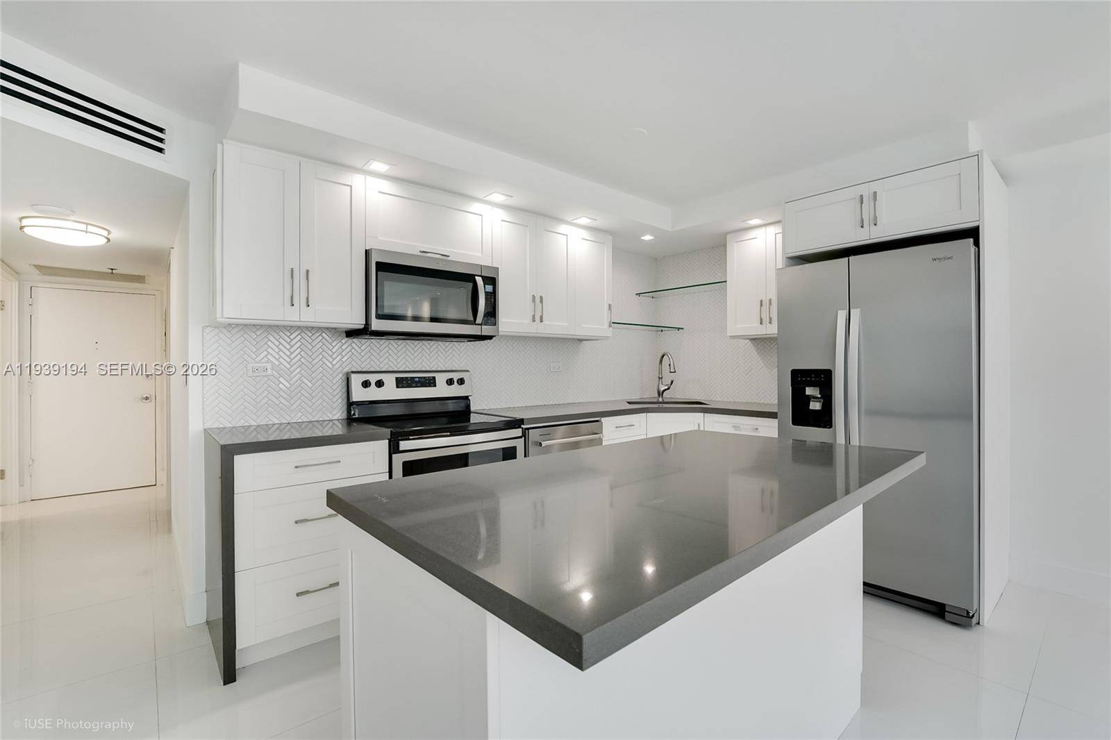 6039 Collins AveMiami Beach - Apartments-Annual,Condo condo unit 1222 - picture