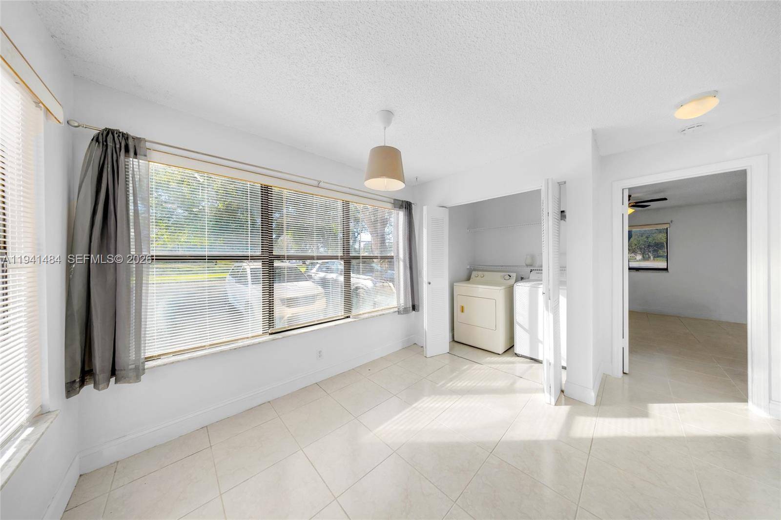 2986 S University DrDavie - Condo 1-4 Stories,Condo condo unit 8101 - picture
