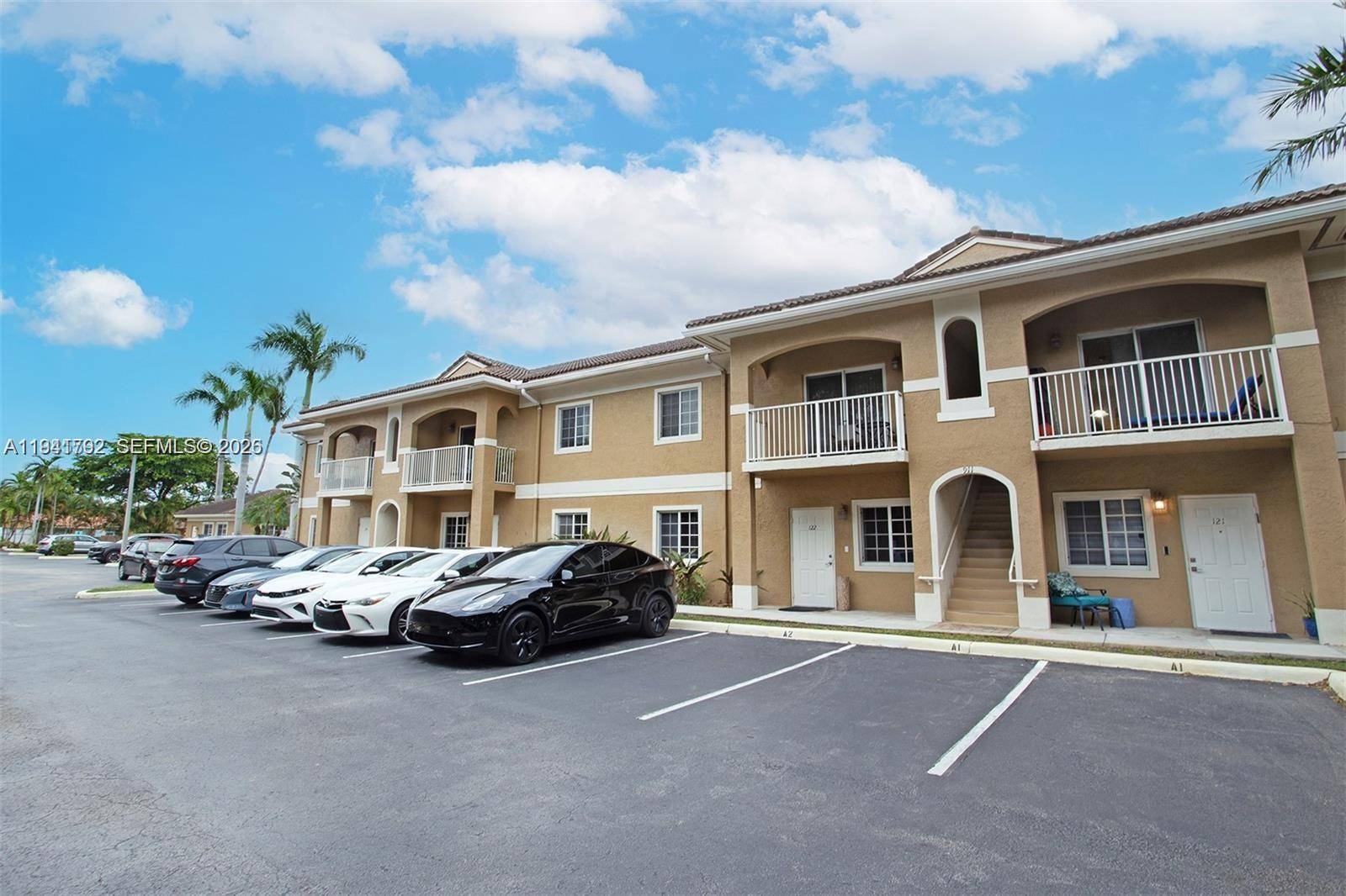 911 Hillcrest CtHollywood - Condo 1-4 Stories,Condo condo unit 127 - picture