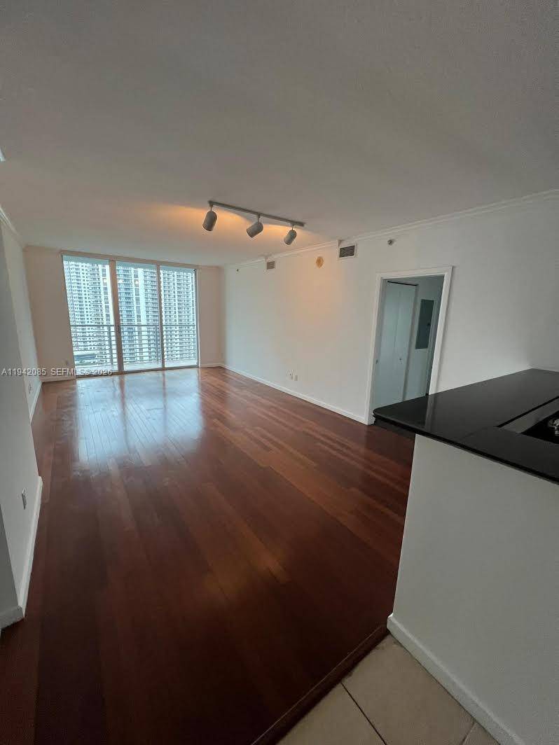 325 S Biscayne BlvdMiami - Single Family-Annual,Apartment condo unit 2215 - picture