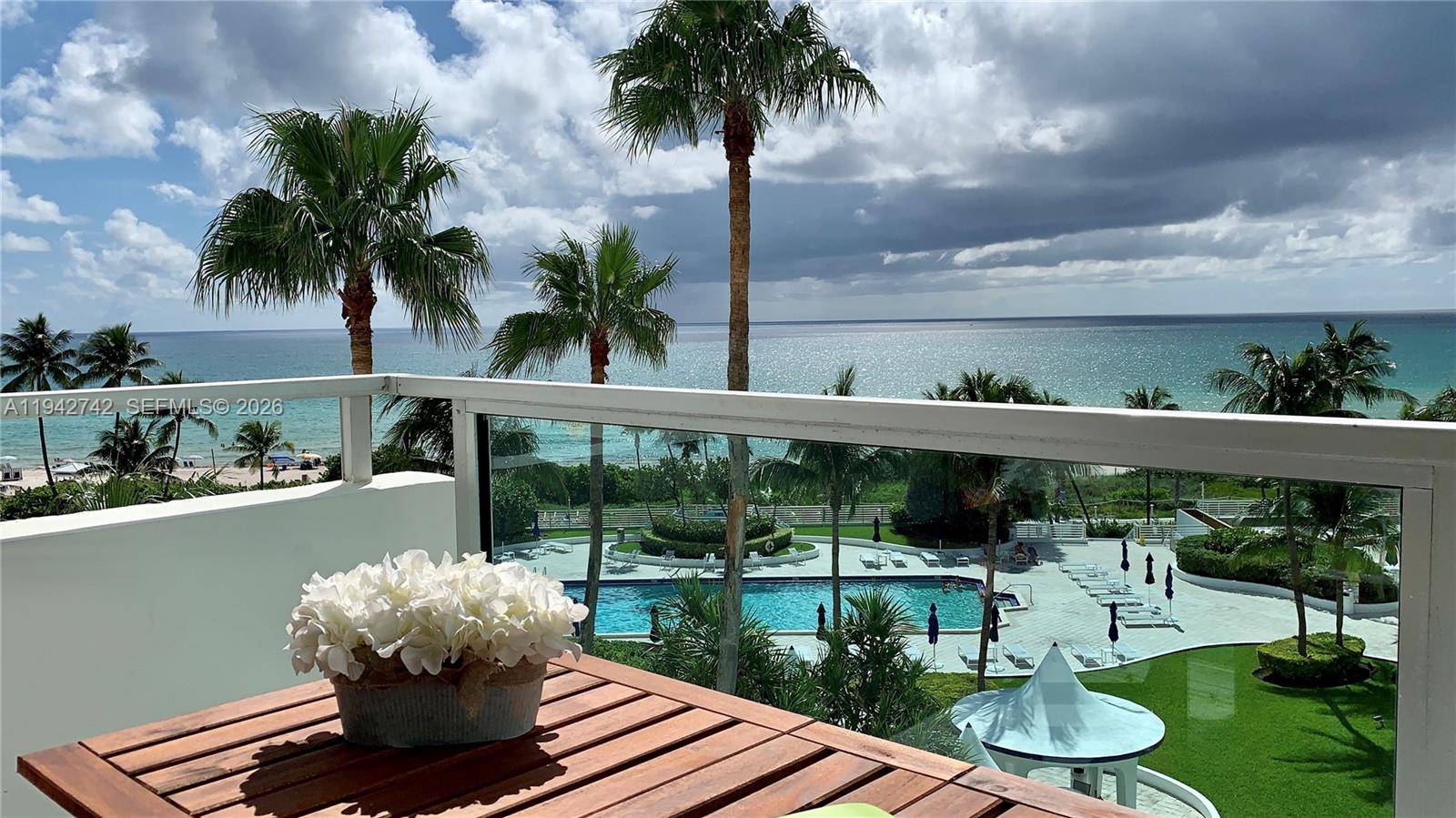 5161 Collins AveMiami Beach - Apartments-Seasonal,Condo condo unit 715 - picture