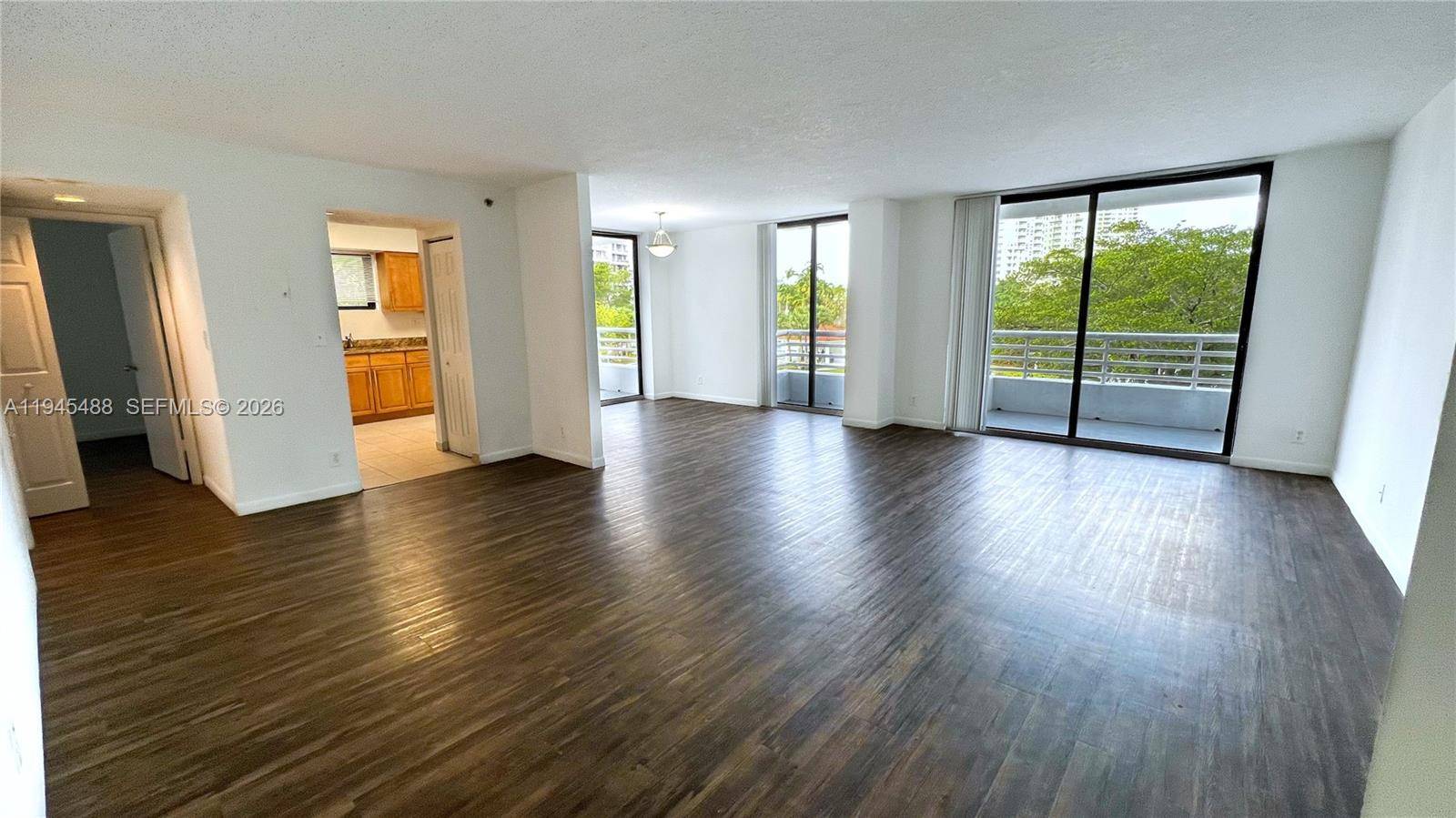 3300 NE 192nd StAventura - Condo/Co-Op/Annual,Condo condo unit 301 - picture