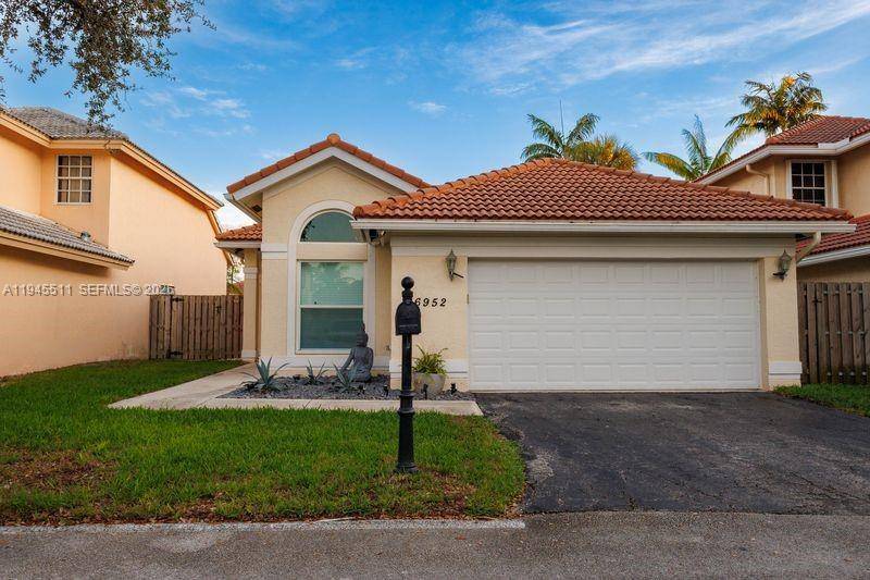 6952 NW 27th CtMargate - Single Family-Annual,House condo unit 6952 - picture