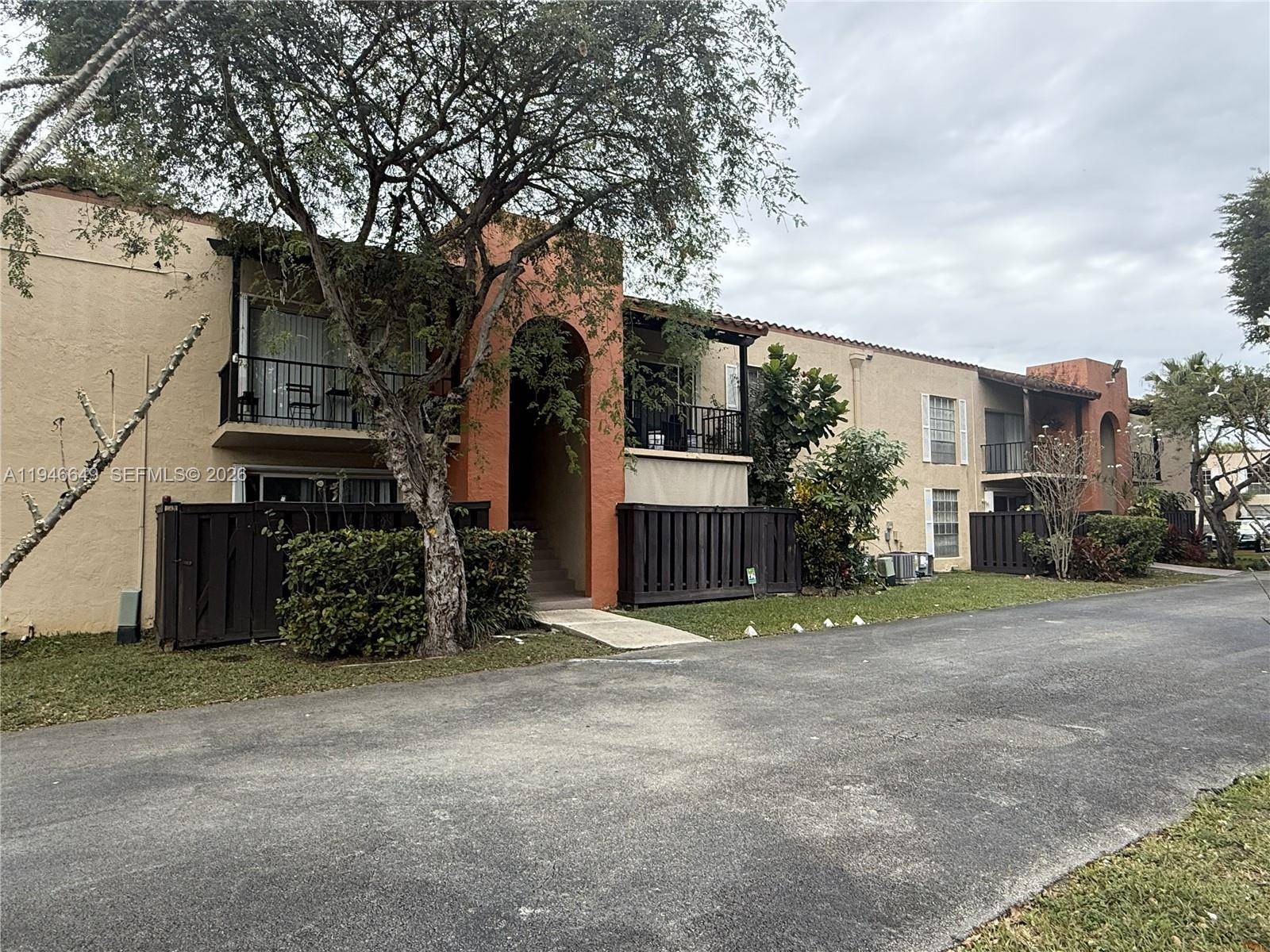10822 N Kendall DrMiami - Condo 1-4 Stories,Condo condo unit S23 - picture