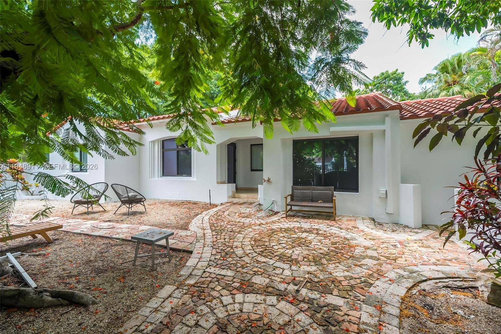 870 NE 82nd StMiami - picture