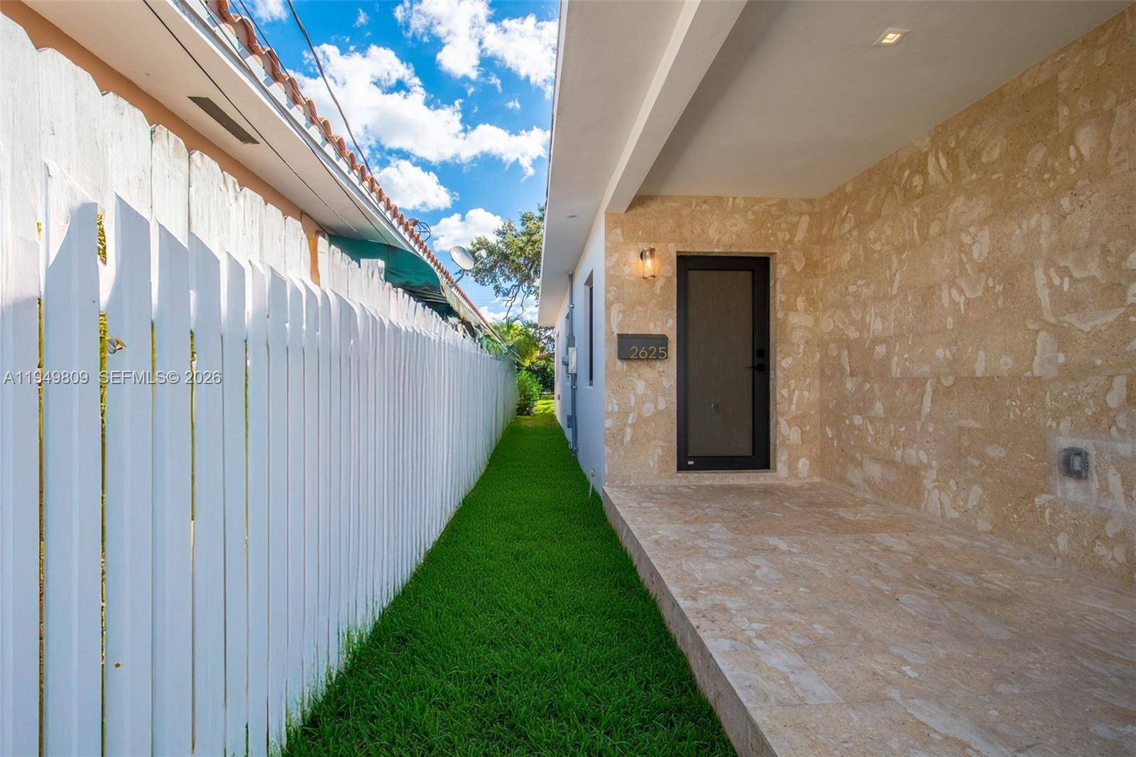 2625 SW 32nd CtMiami - Single Family-Annual,House condo unit 2625 - picture