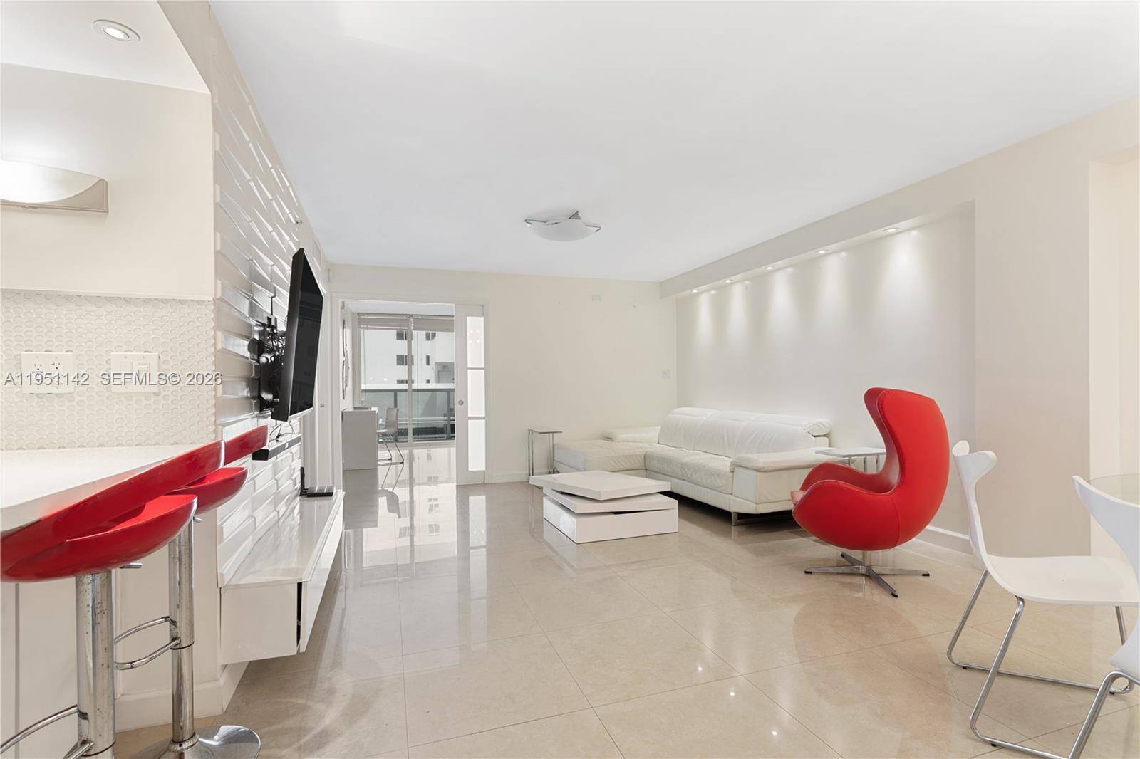 2401 Collins AveMiami Beach - Condo/Co-Op/Annual,Condo condo unit 1110 - picture