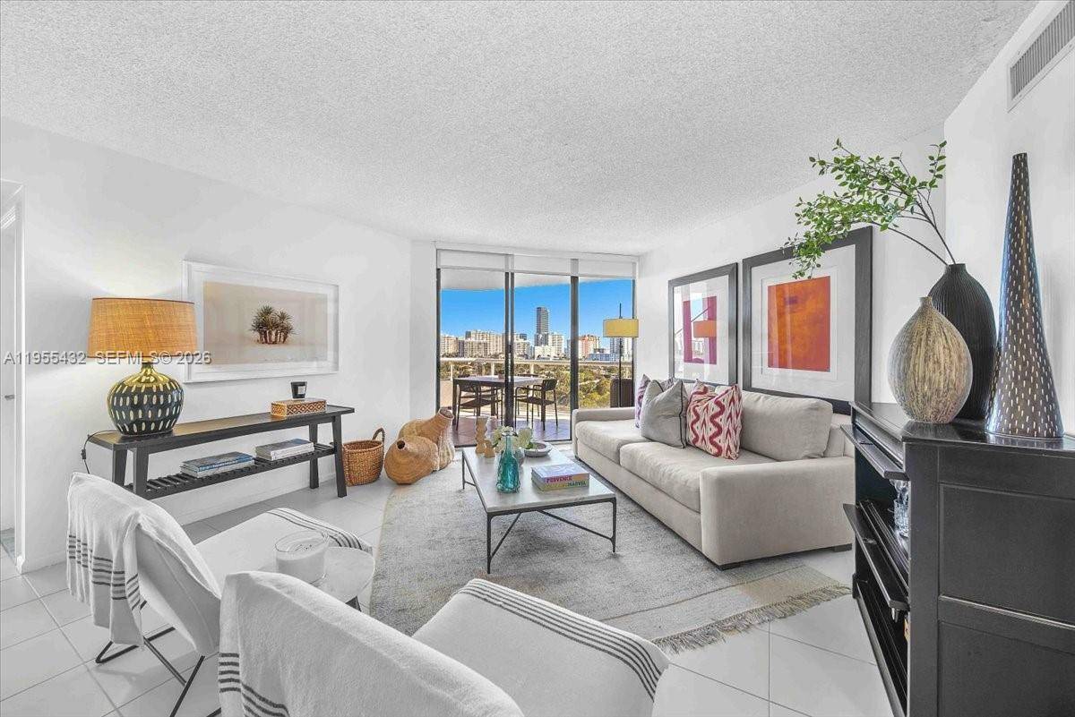 3610 Yacht Club DrAventura - Condo 5+ Stories,Condo condo unit 1001 - picture