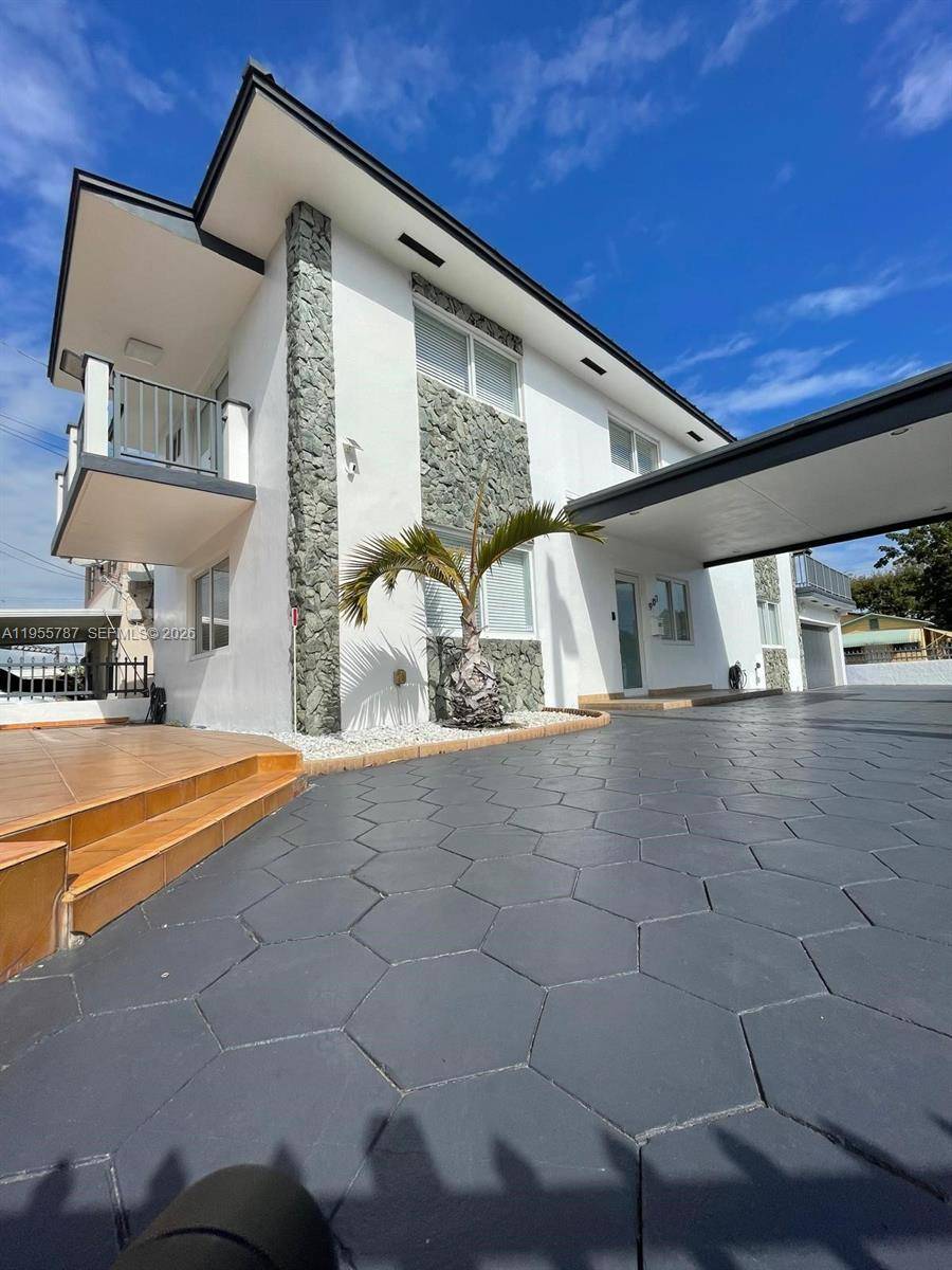 901 NW 22nd PlMiami - picture