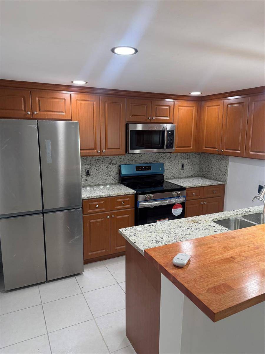 9138 SW 23rdDavie - condo unit B - picture