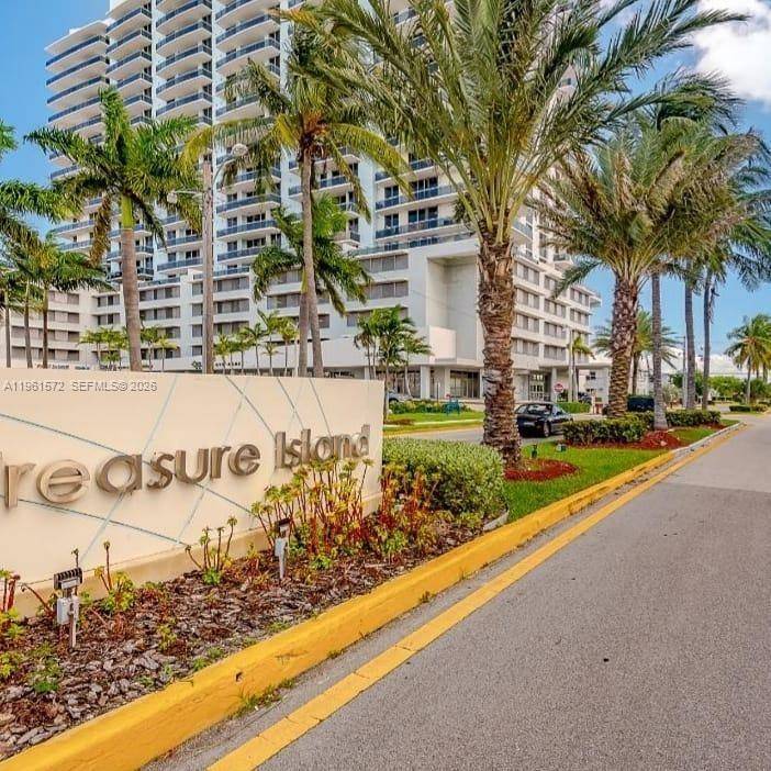 1801 S Treasure DrNorth Bay Village - Condo 5+ Stories,Condo condo unit 222 - picture