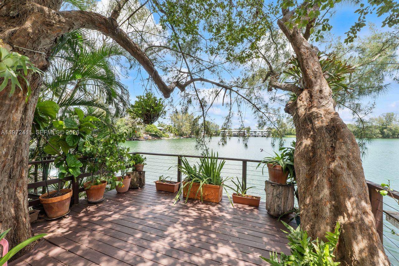 4905 SW 71st PlMiami - picture