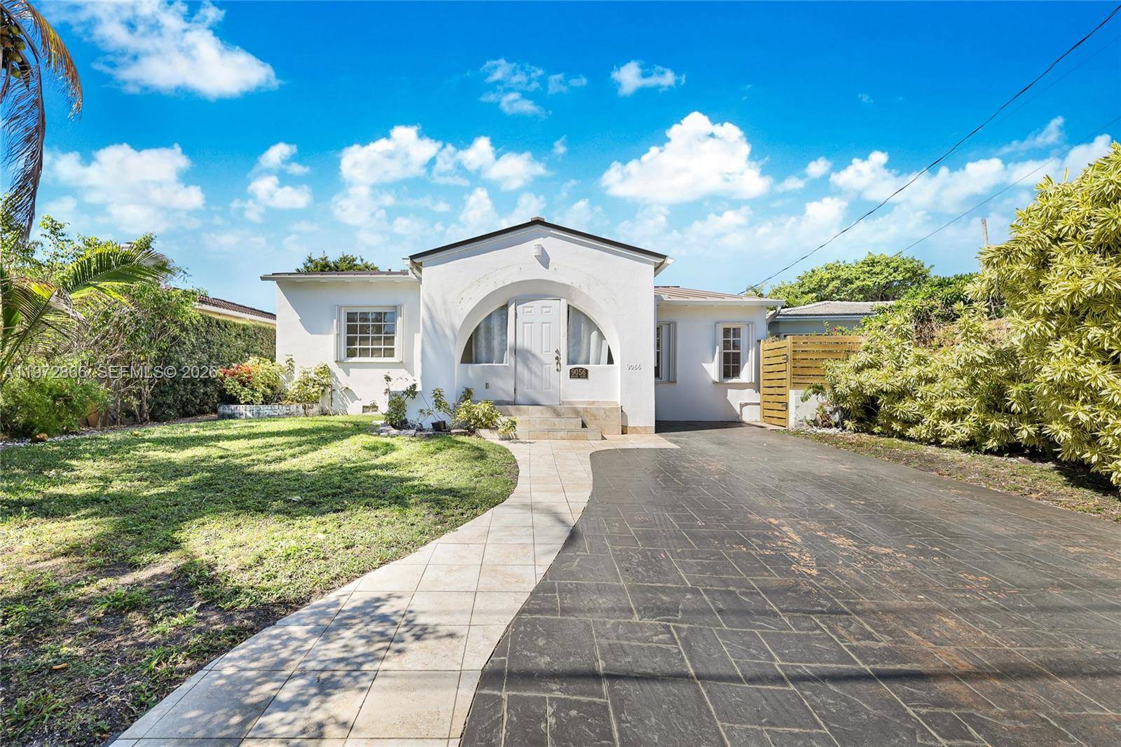 9056 Emerson AveSurfside - picture