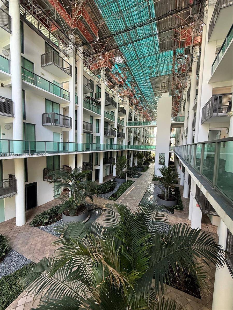 6000 Collins AveMiami Beach - Townhouse condo unit 313 - picture