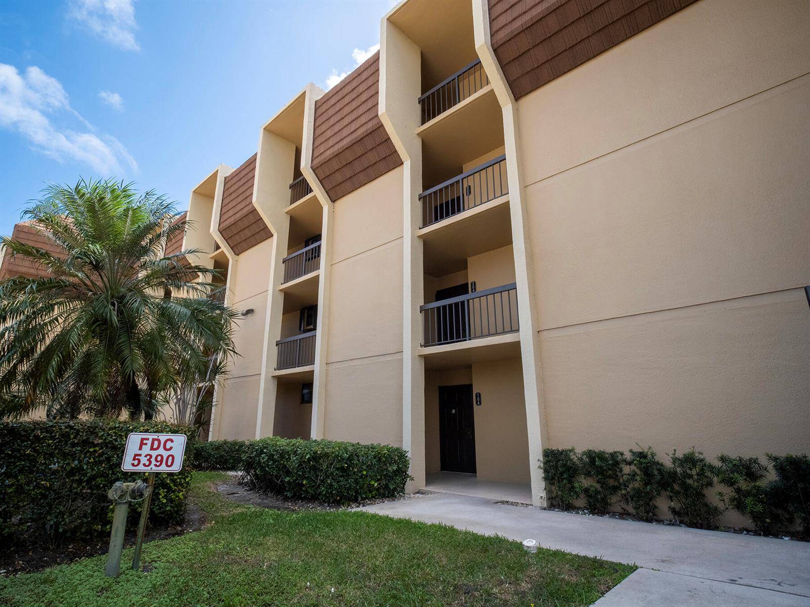 5390 Woodland LakesPalm Beach Gardens - Condo condo unit 104 - picture