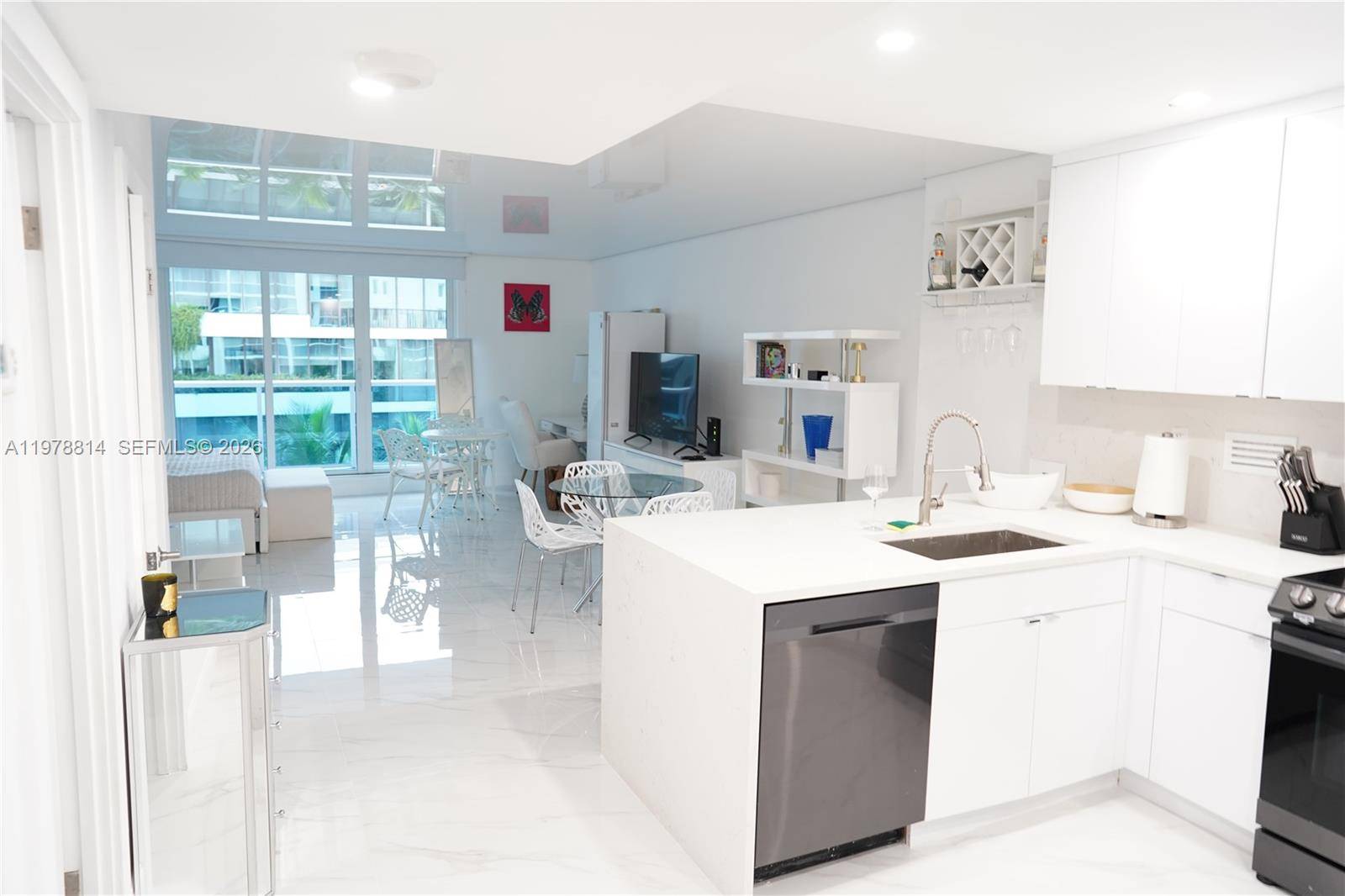2301 Collins AveMiami Beach - Apartments-Annual,Apartment condo unit 529 - picture