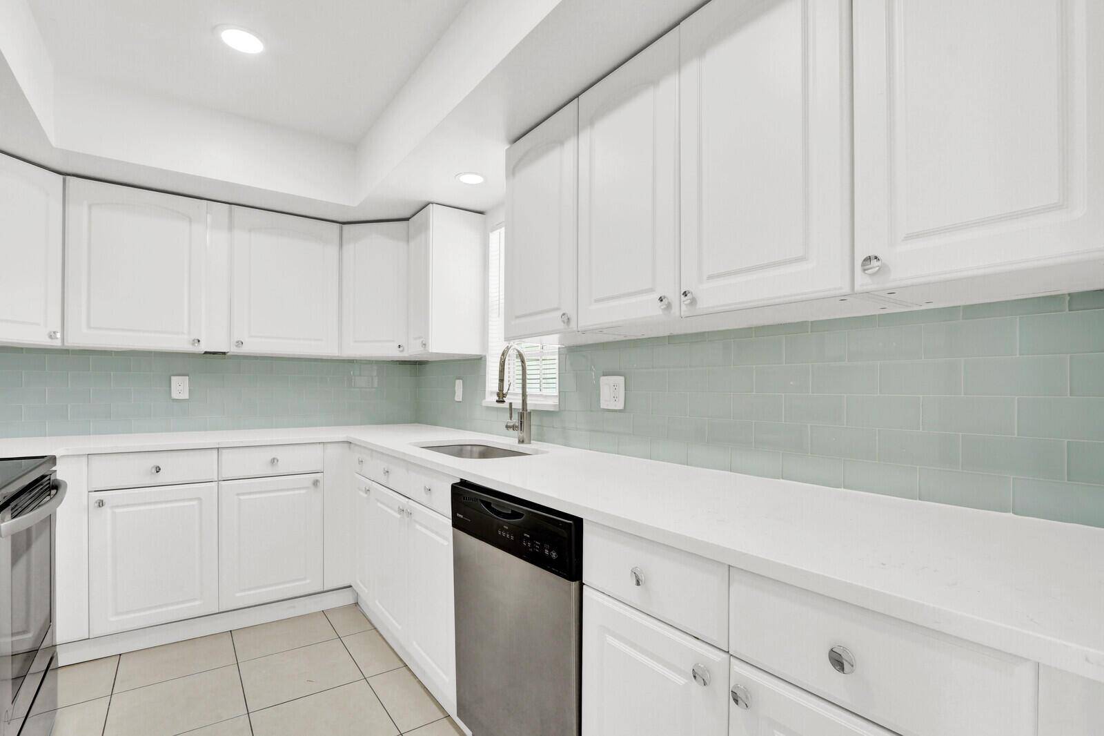 10249 N MilitaryPalm Beach Gardens - Condo condo unit Apt 201 - picture