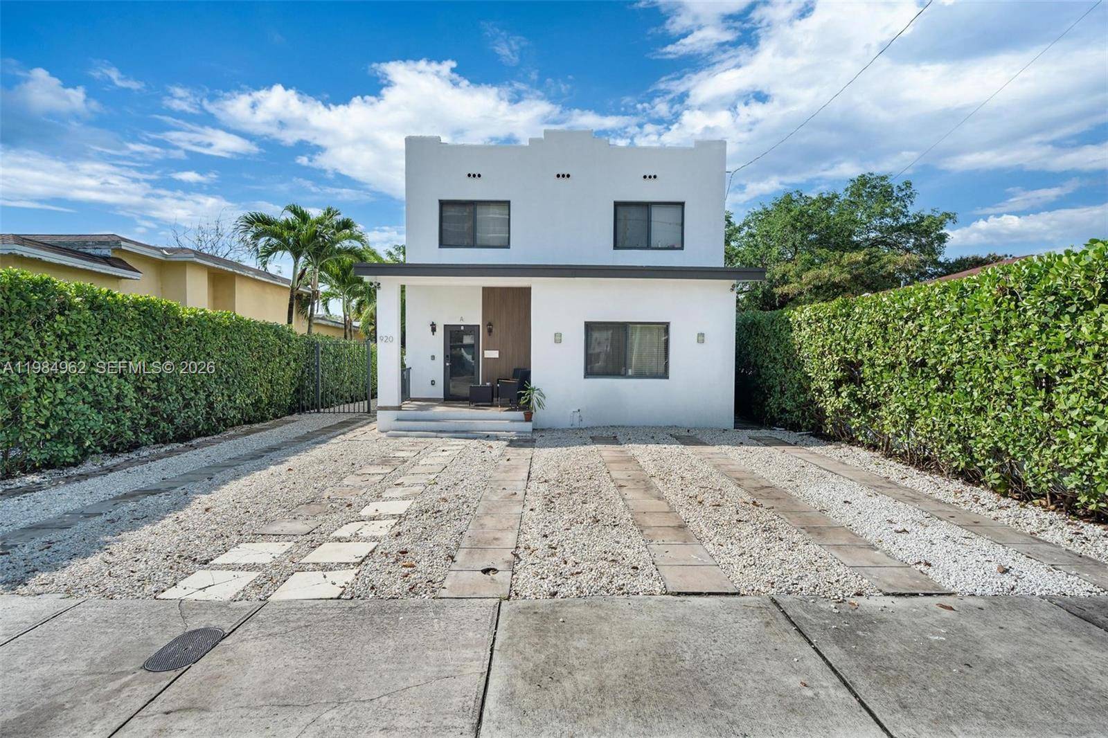 920 SW 9th StMiami - picture