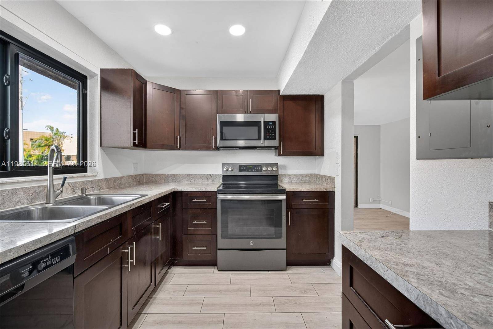 1451 NW 92nd AvePembroke Pines - Townhouse/Villa-Annual,Townhouse condo unit 191 - picture