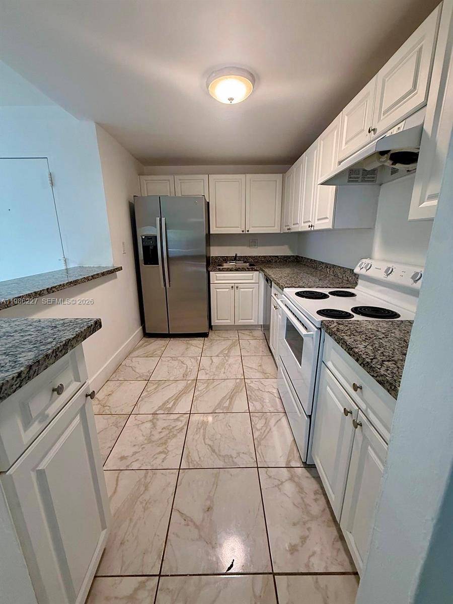 10393 N Kendall DrMiami - Condo 1-4 Stories,Condo condo unit U7 - picture