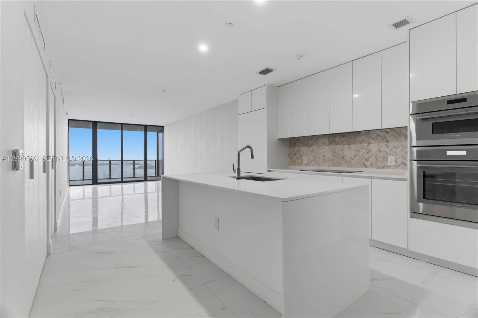 711 NE 23 TERRACEMiami - Condo/Co-Op/Annual,Condo condo unit 3906 - picture