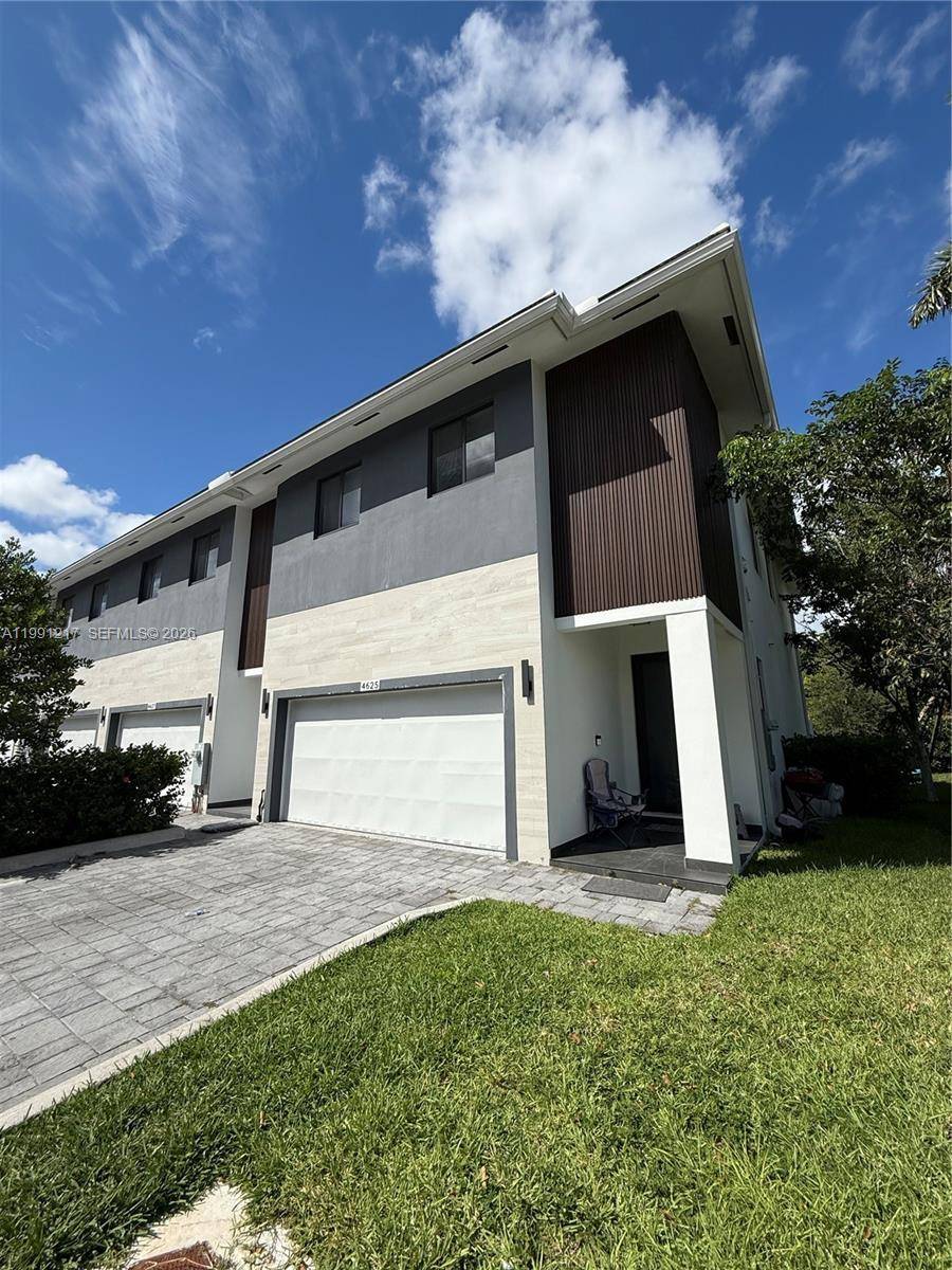 4625 SW 32nd AveDania Beach - Townhouse/Villa-Annual,Townhouse condo unit 1C - picture