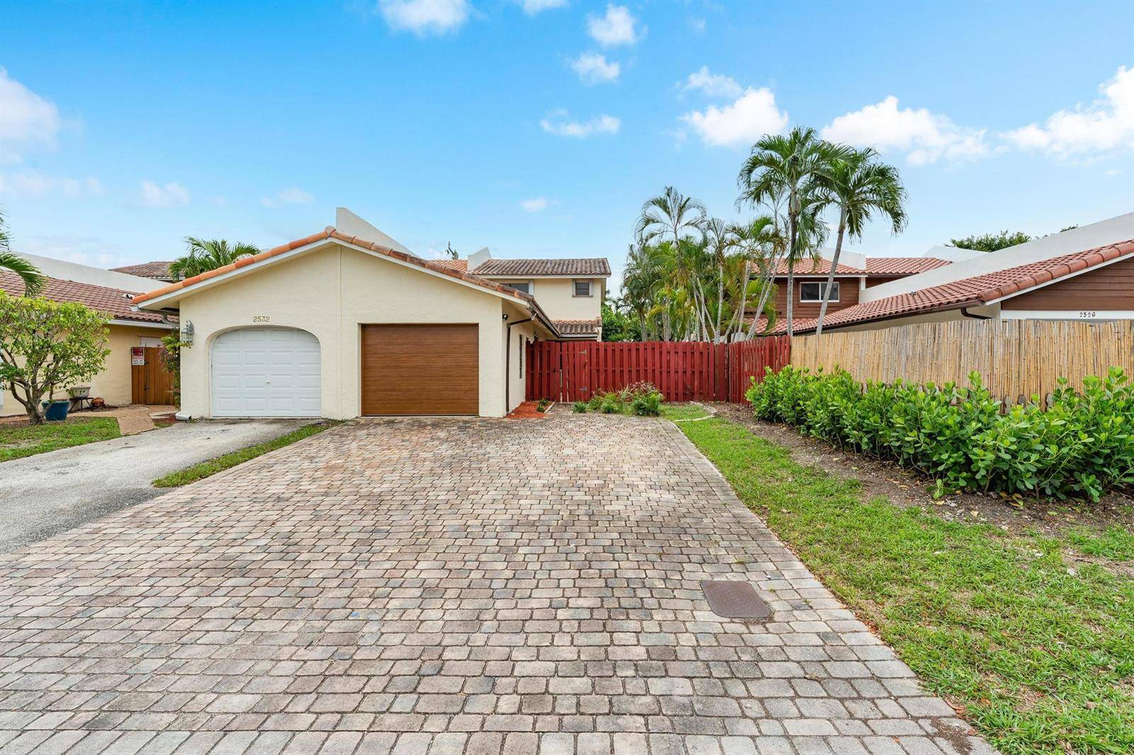 2530 NE 9thFort Lauderdale - Townhouse condo unit 1 - picture